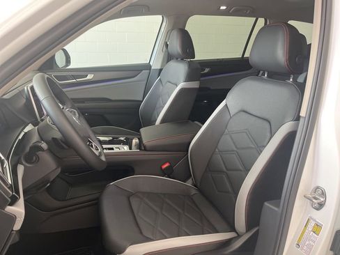 New 2026 Volkswagen Atlas Peak Edition AWD/4WD image 17