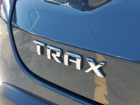 Used 2025 Chevrolet Trax LT FWD image 11