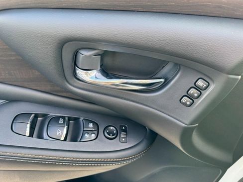 Used 2024 Nissan Murano Platinum w/ Cargo Package image 16