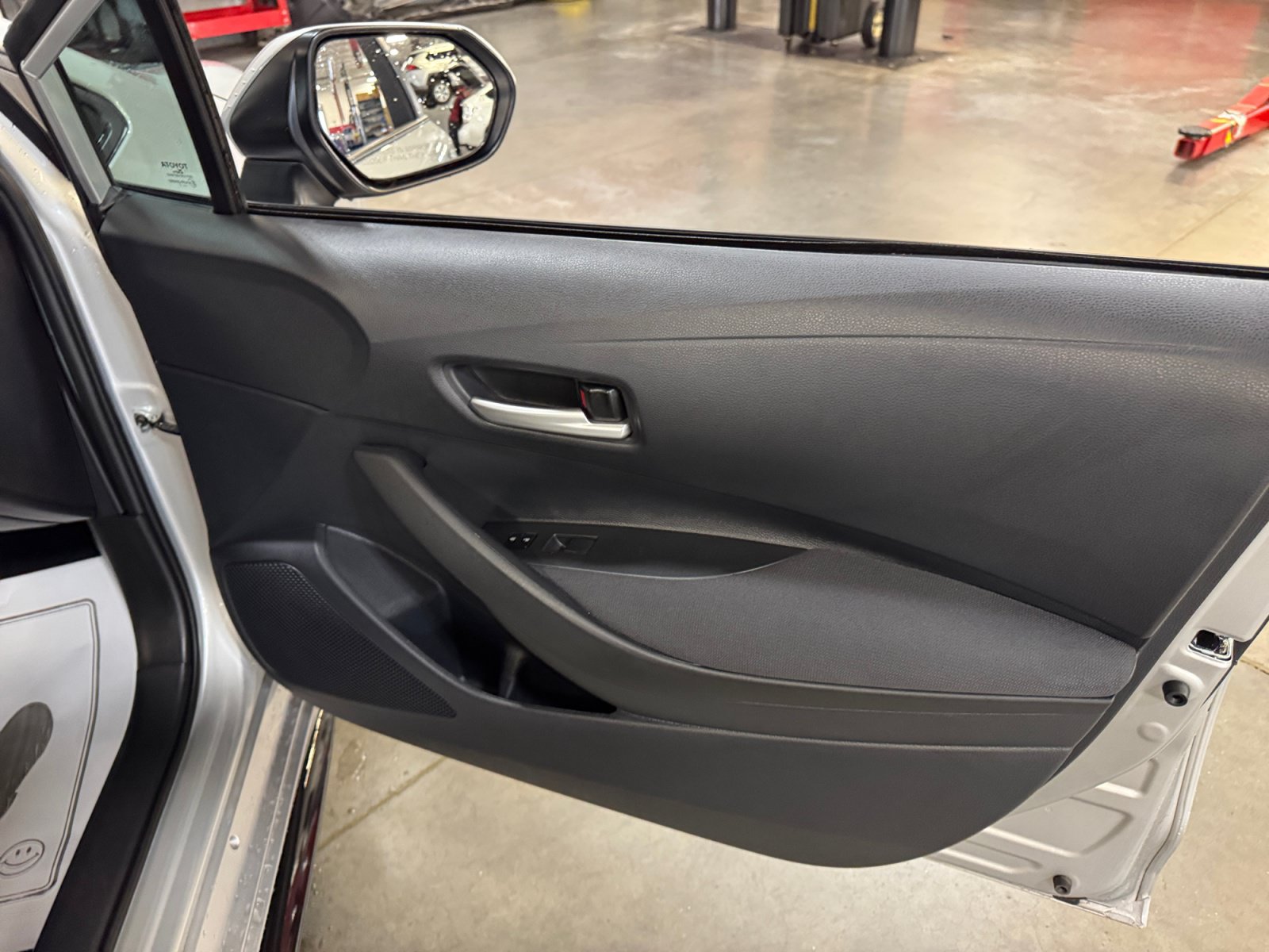 Certified 2026 Toyota Corolla SE w/ SE Package FWD image 16