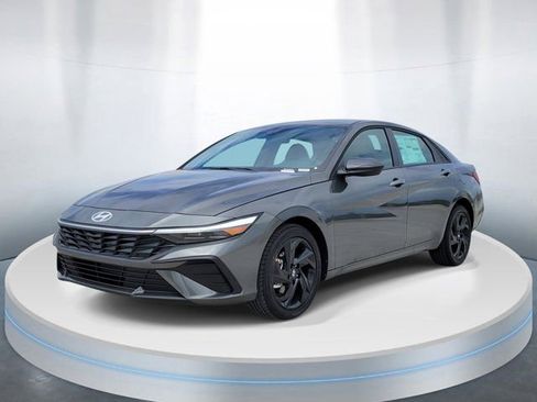 New 2026 Hyundai Elantra SEL Sport FWD image 2