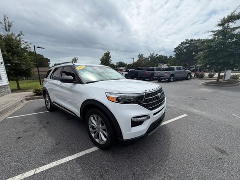 Used 2021 Ford Explorer XLT w/ Equipment Group 202A RWD image 4