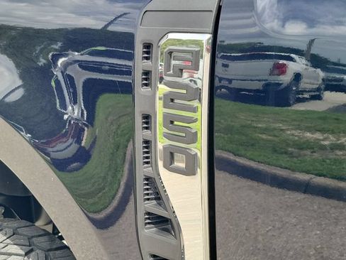 Used 2023 Ford F250 Lariat w/ Lariat Ultimate Package AWD/4WD image 7