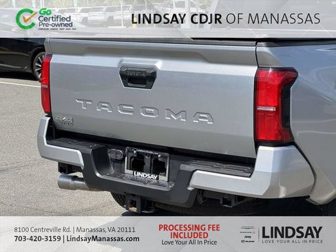 Used 2025 Toyota Tacoma SR5 AWD/4WD image 9