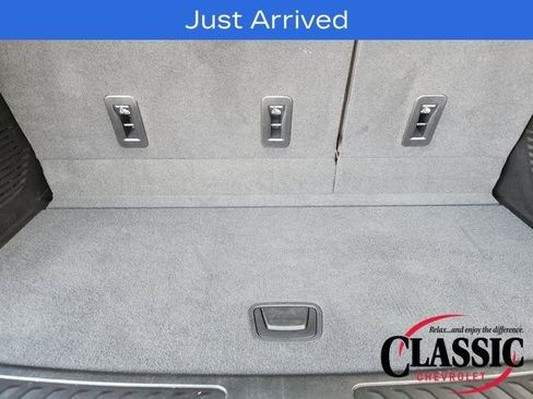 Used 2025 GMC Yukon Elevation image 43