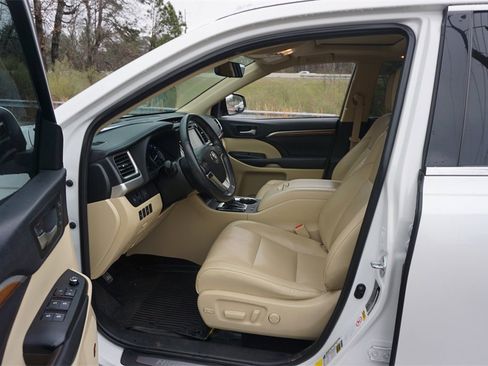 Used 2019 Toyota Highlander Limited image 2