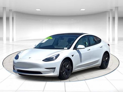 Used 2023 Tesla Model 3 Standard Range RWD image 1