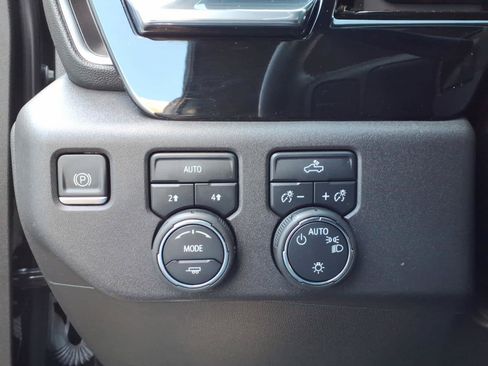 Used 2023 Chevrolet Silverado 1500 LT AWD/4WD image 11