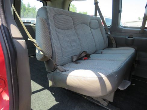 Used 2003 Chevrolet Express 2500 Passenger w/ LS Preferred Equipment Group RWD image 33