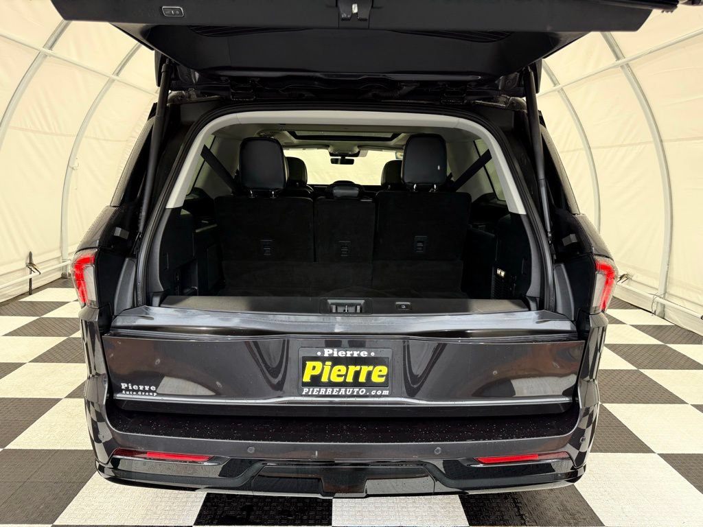 Used 2025 Lincoln Navigator L Reserve AWD/4WD image 4