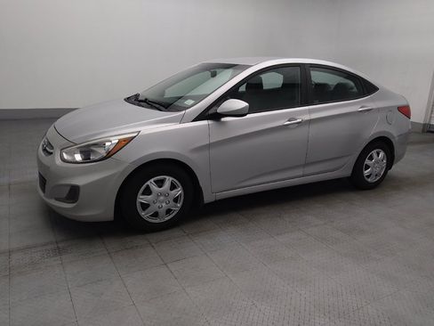 Used 2017 Hyundai Accent SE FWD image 2