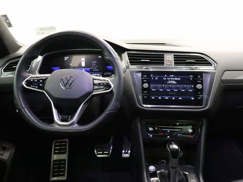 Used 2024 Volkswagen Tiguan SE R-Line image 12