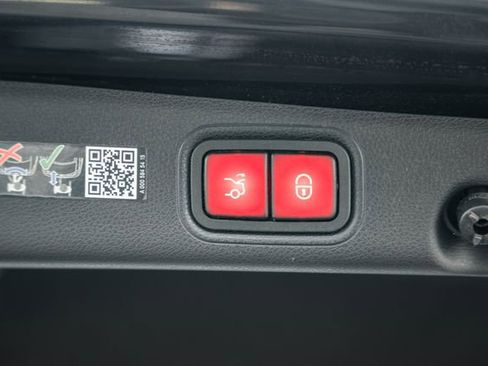 Used 2023 Mercedes-Benz E 350 4MATIC Sedan image 11