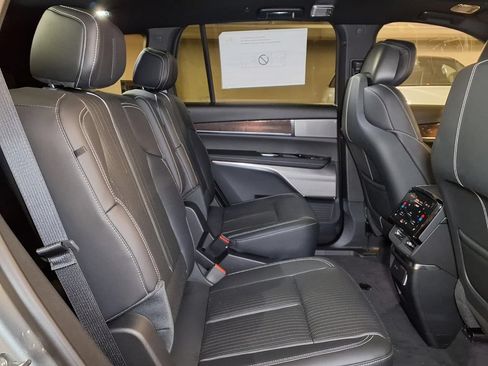 New 2027 Cadillac Vistiq Sport AWD/4WD image 7