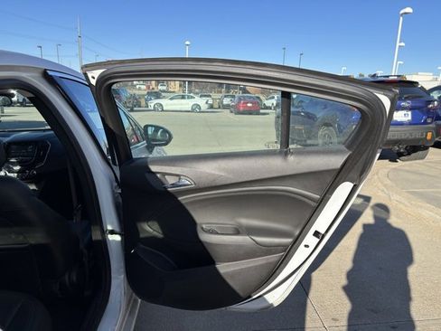 Used 2017 Chevrolet Cruze Premier image 15