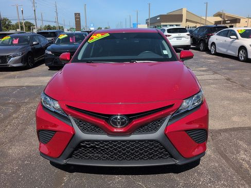 Used 2020 Toyota Camry SE FWD image 3