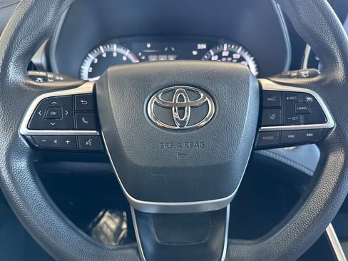 Used 2023 Toyota Highlander L FWD image 21
