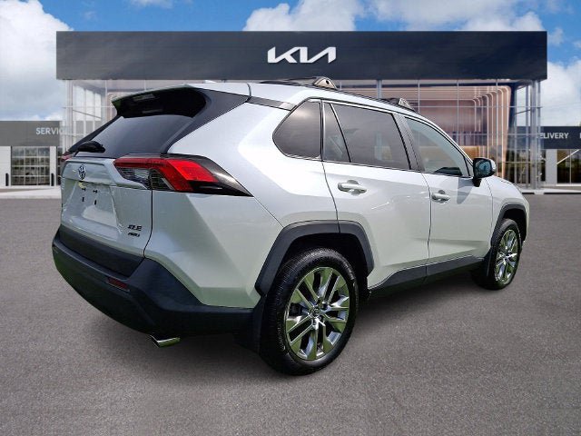 Used 2021 Toyota RAV4 XLE Premium AWD/4WD image 6