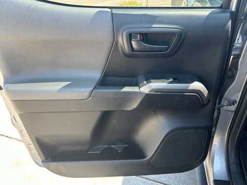 Used 2019 Toyota Tacoma SR5 AWD/4WD image 26
