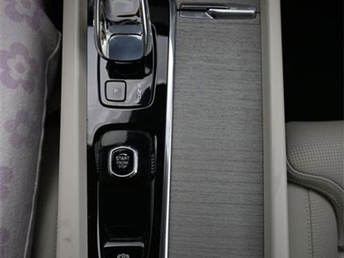 Used 2023 Volvo XC60 B6 Ultimate w/ Climate Package image 10