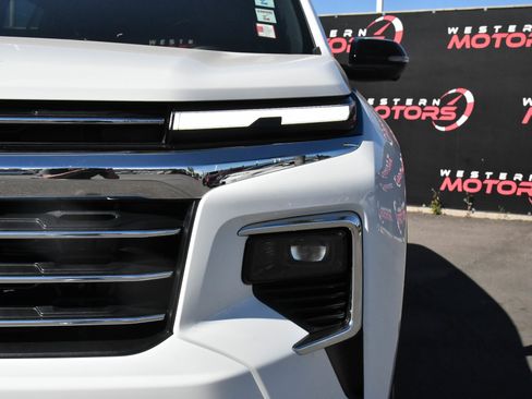 Used 2024 Chevrolet Traverse LT image 11