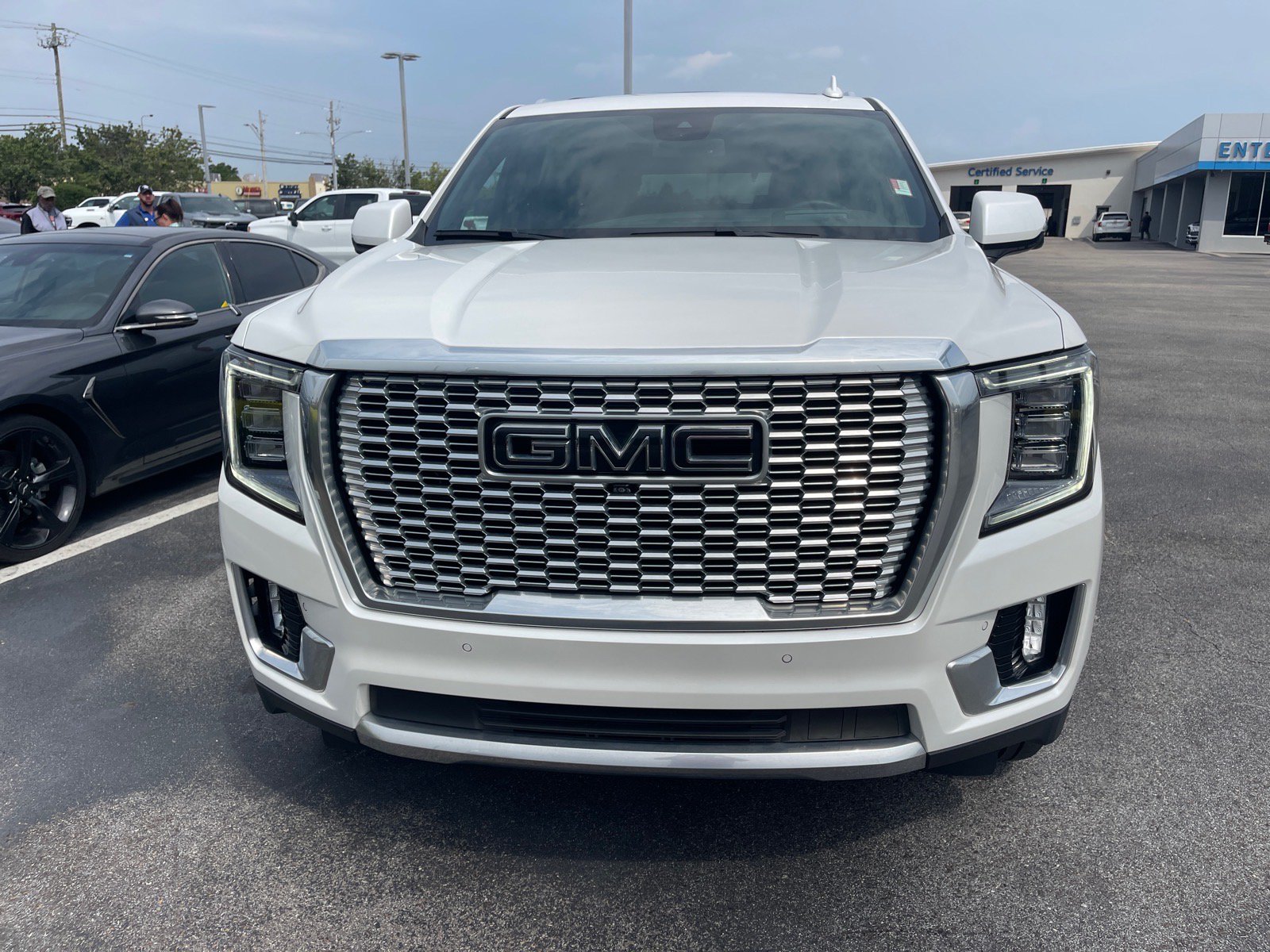 Used 2023 GMC Yukon Denali w/ LPO, Floor Liner Package AWD/4WD image 2