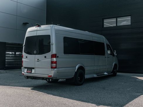 Used 2018 Mercedes-Benz Sprinter 3500 image 11