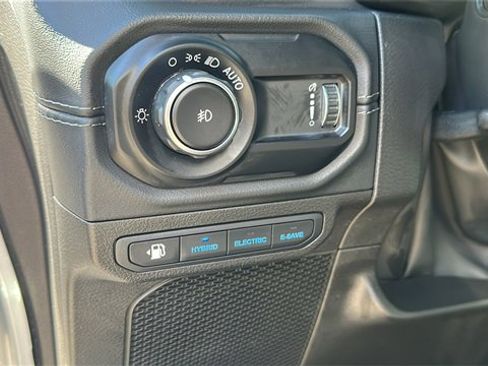 Used 2024 Jeep Wrangler Unlimited Sahara w/ Technology Group image 11