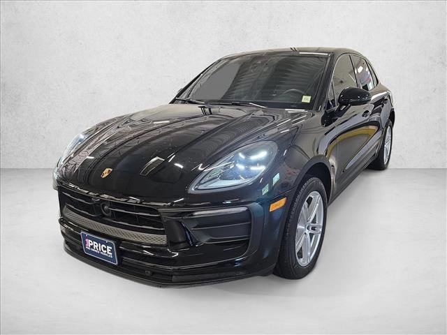 Used 2025 Porsche Macan AWD/4WD image 1