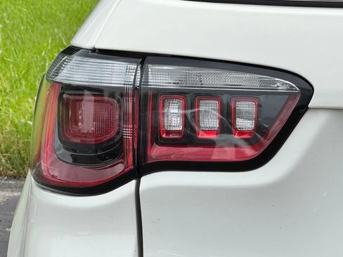 Used 2019 Jeep Compass Limited AWD/4WD image 10