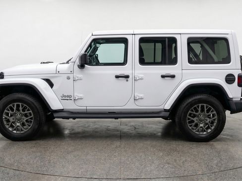 Used 2025 Jeep Wrangler Sahara image 4
