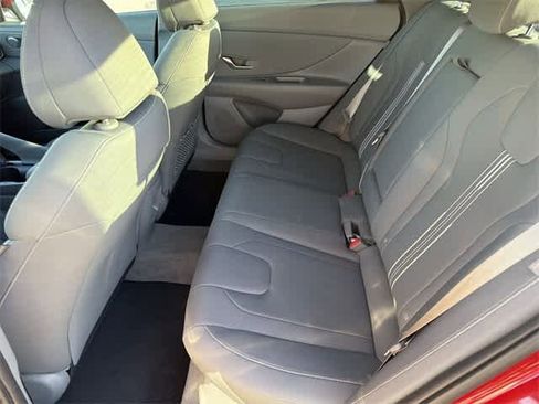 Certified 2025 Hyundai Elantra SEL image 17