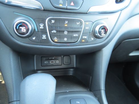 Used 2023 Chevrolet Equinox LT AWD/4WD image 22