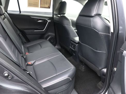 Used 2019 Toyota RAV4 Limited image 10