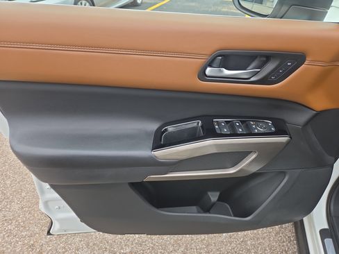 Used 2023 Nissan Pathfinder Platinum image 6