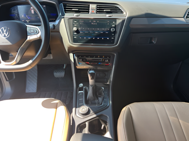 Used 2023 Volkswagen Tiguan SE AWD/4WD image 23
