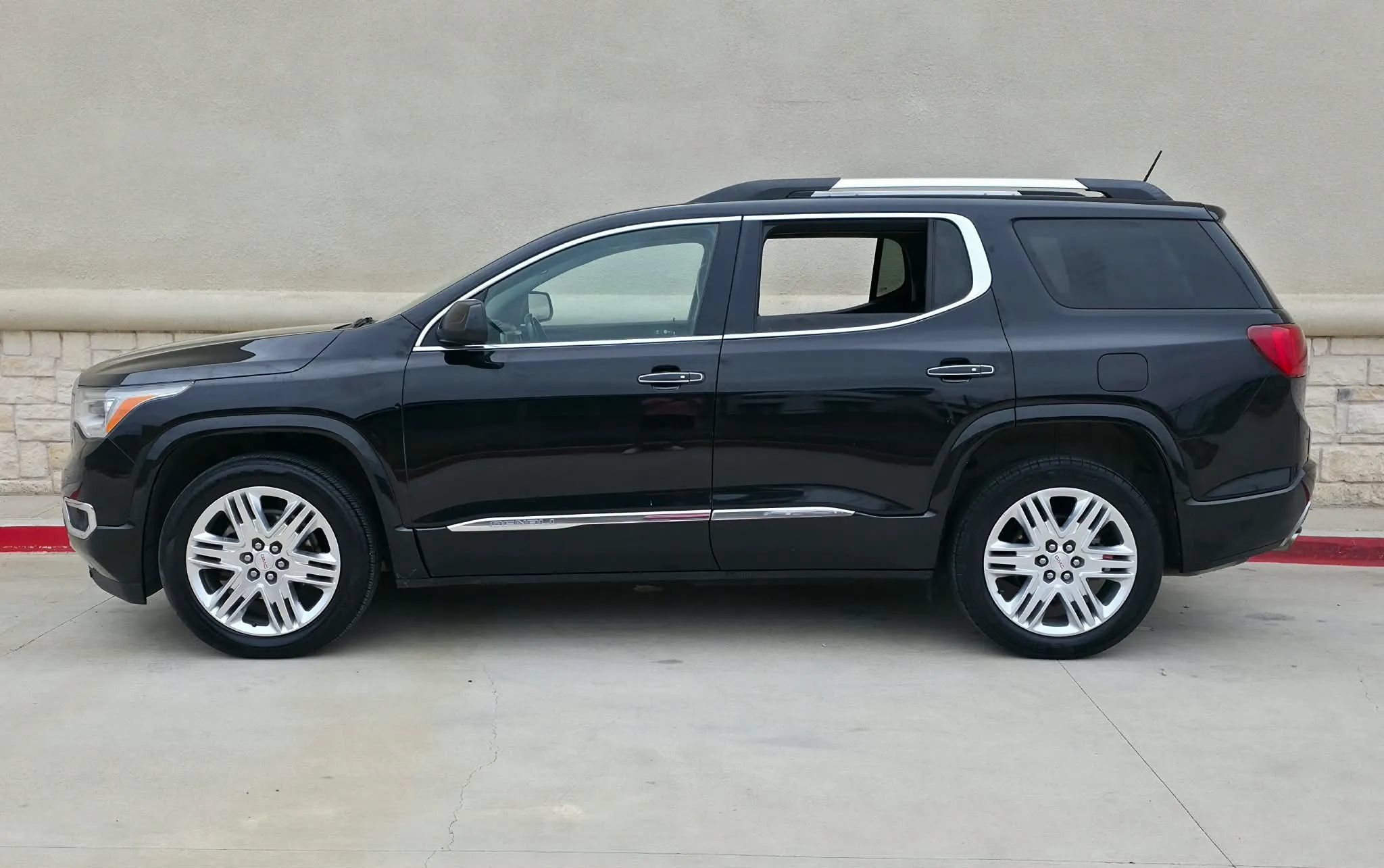 Used 2018 GMC Acadia Denali w/ Technology Package FWD image 6