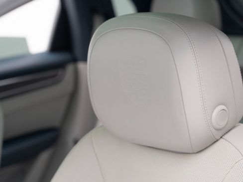 Certified 2022 Porsche Cayenne S Platinum image 19