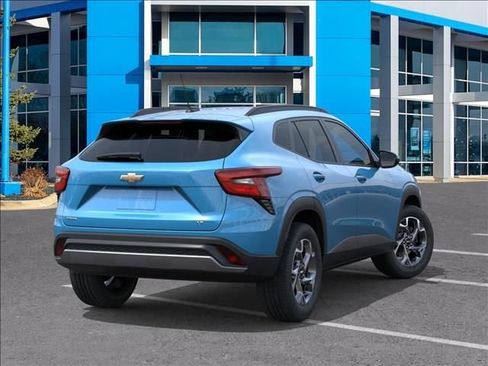 New 2026 Chevrolet Trax LT w/ Driver Confidence Package FWD image 4