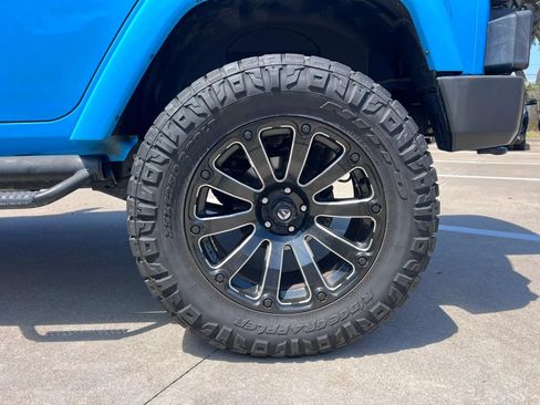 Used 2017 Jeep Wrangler Unlimited Sahara w/ Connectivity Group AWD/4WD image 51