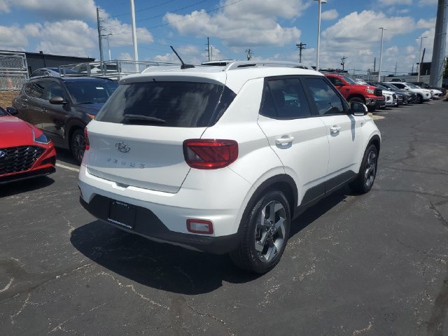 Certified 2024 Hyundai Venue SEL FWD image 3