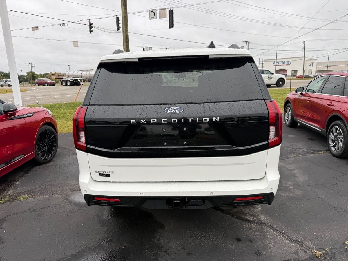 Used 2025 Ford Expedition Active AWD/4WD image 5