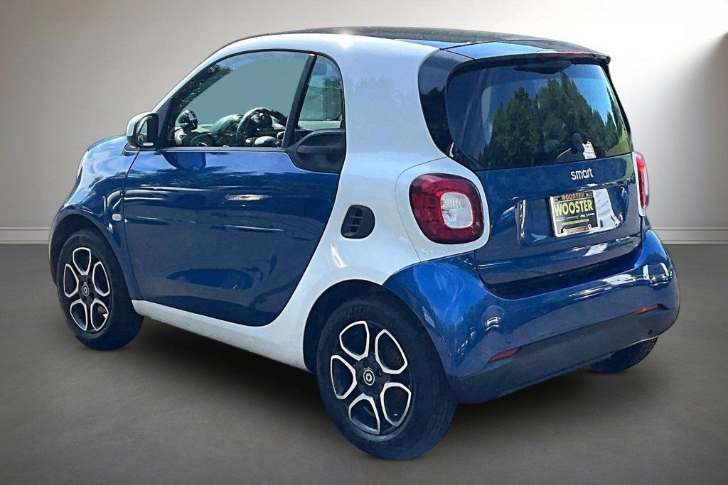 Used 2016 smart fortwo Prime RWD image 4