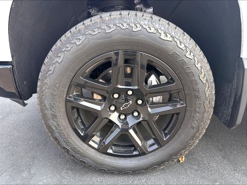 Used 2025 Chevrolet Silverado 1500 LT Trail Boss w/ Convenience Package II AWD/4WD image 33