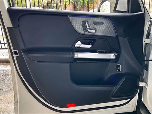 Used 2022 Mercedes-Benz GLB 250 image 21