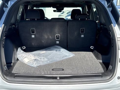 New 2025 Jeep Grand Cherokee Laredo image 12