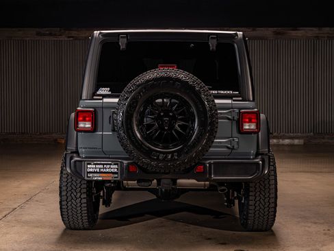 Used 2024 Jeep Wrangler Willys image 8