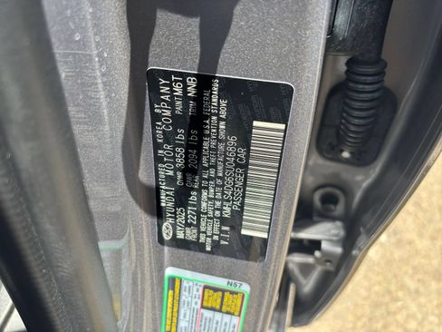 Used 2025 Hyundai Elantra SEL FWD image 30