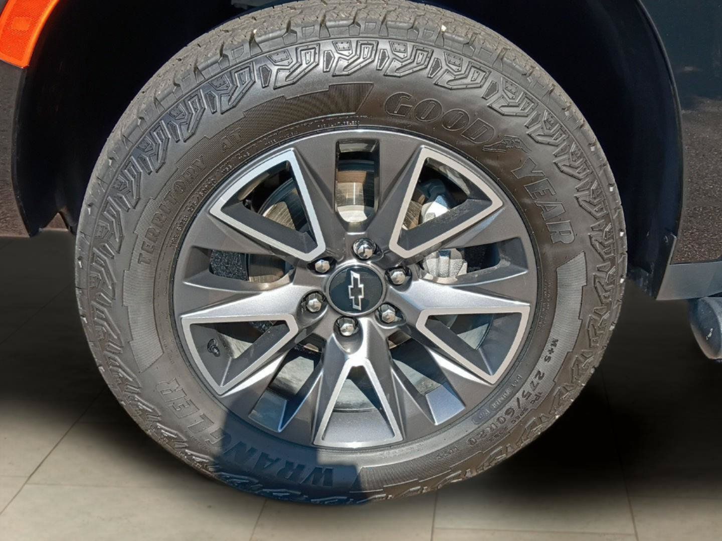 Used 2024 Chevrolet Tahoe Z71 w/ Luxury Package AWD/4WD image 10