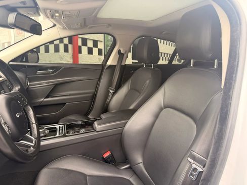 Used 2017 Jaguar XE RWD image 12